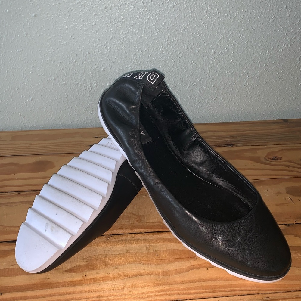 DKNY Black & White Flats - Size 8 (fits like 7.5)